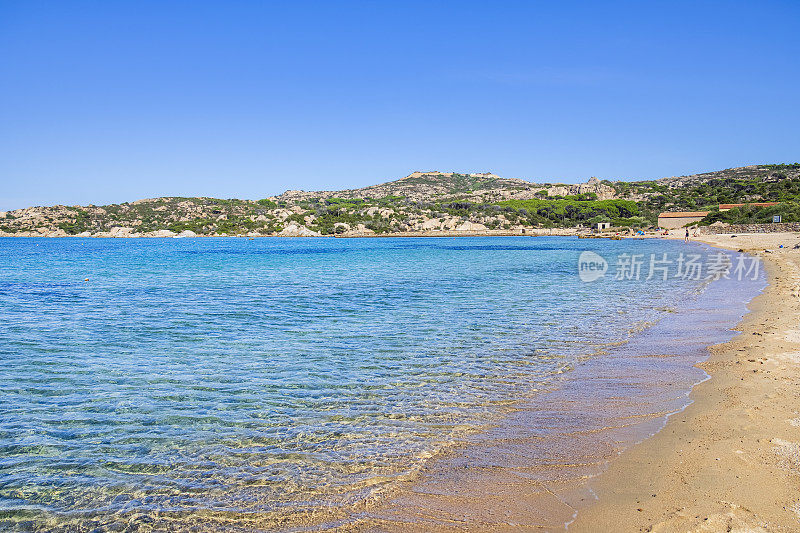 美丽的Cala Garibaldi海滩，在卡普里拉岛-撒丁岛